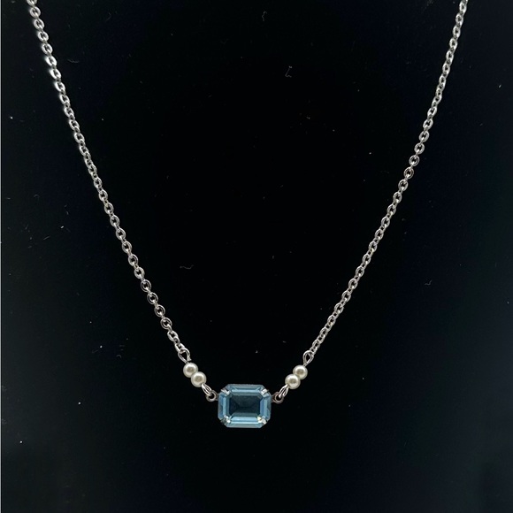 Avon Pendant Vintage Silver Tone Necklace w Blue Rectangle Crystal Necklace - Picture 1 of 6